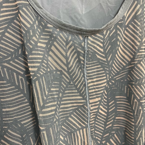 Lululemon tank size 10/12 - Picture 4 of 4